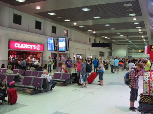 Manchester Airport pickup guide